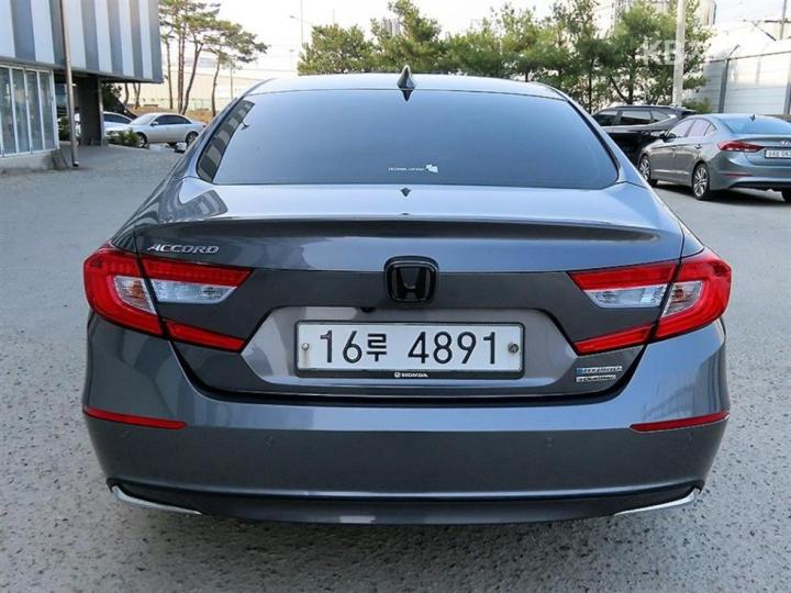 Honda Accord Hybrid 2.0 Touring 5