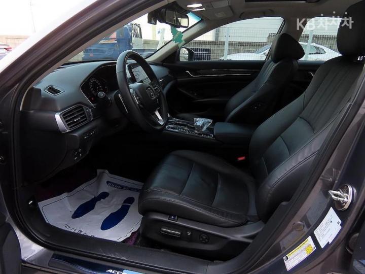 Honda Accord Hybrid 2.0 Touring 6