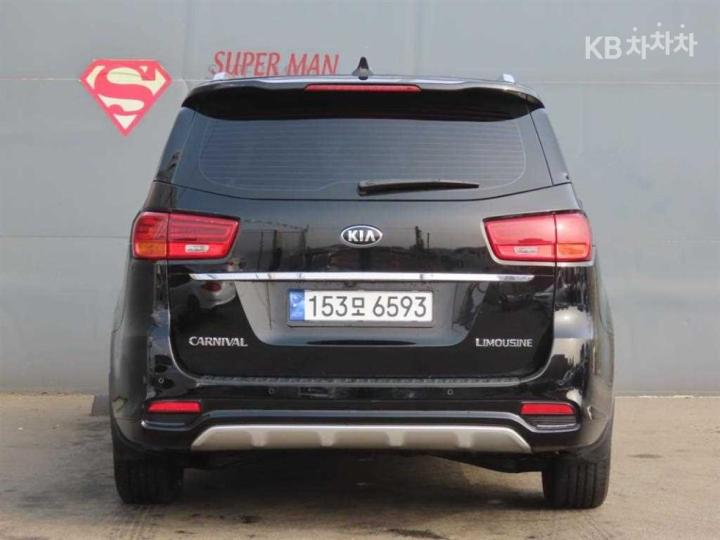 Kia Carnival 3.3 Gasoline Limousine President 4