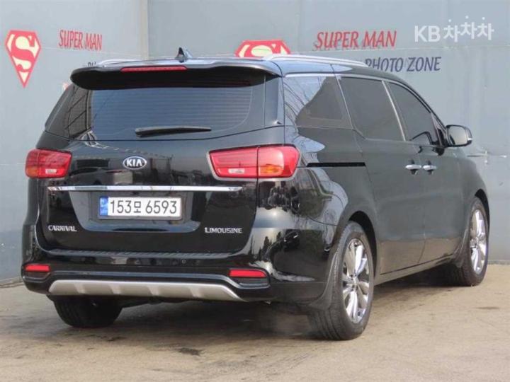 Kia Carnival 3.3 Gasoline Limousine President 5