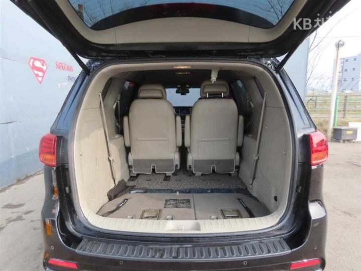 Kia Carnival 3.3 Gasoline Limousine President 6