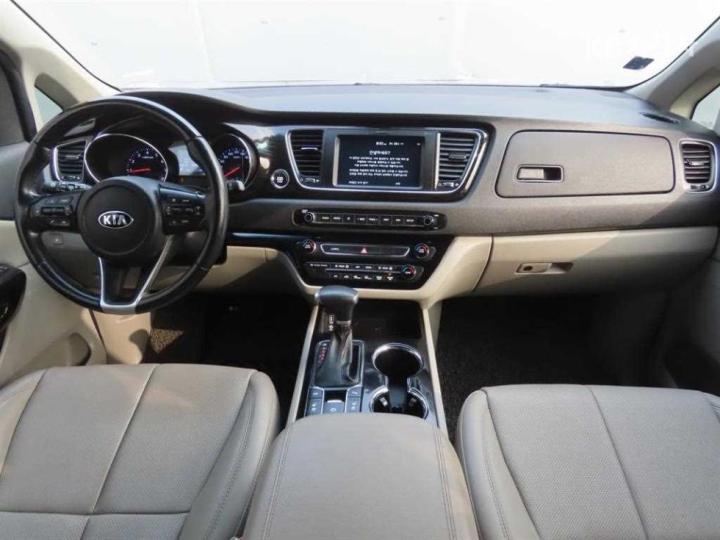 Kia Carnival 3.3 Gasoline Limousine President 9