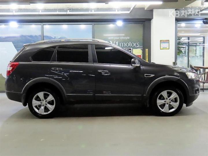 Chevrolet Captiva 2WD LT 4
