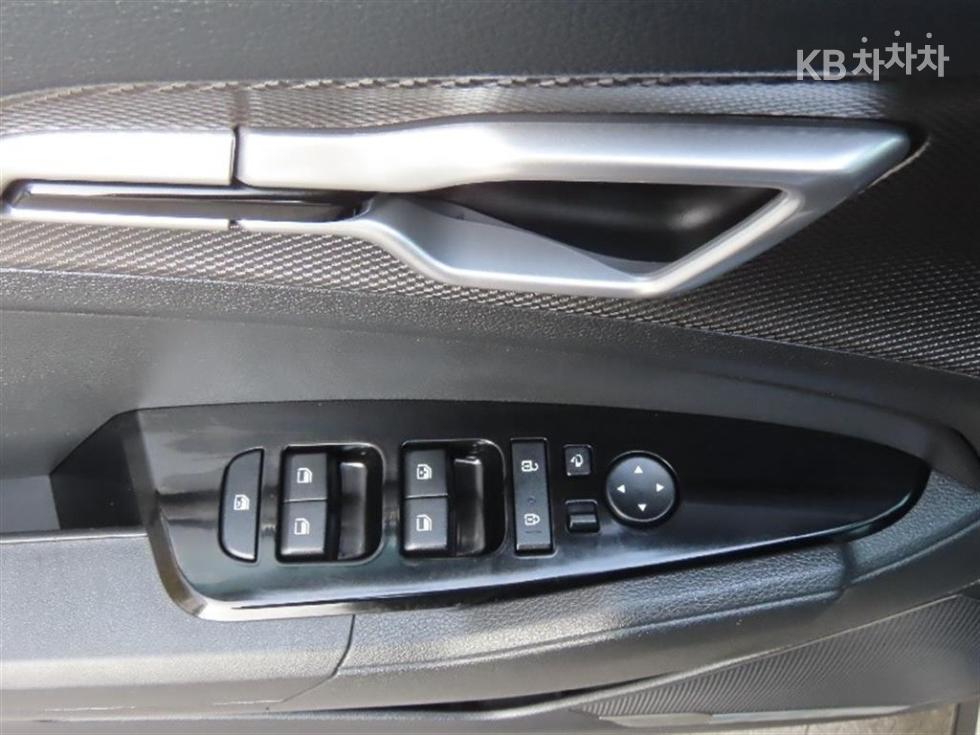 2023 - kia sportage