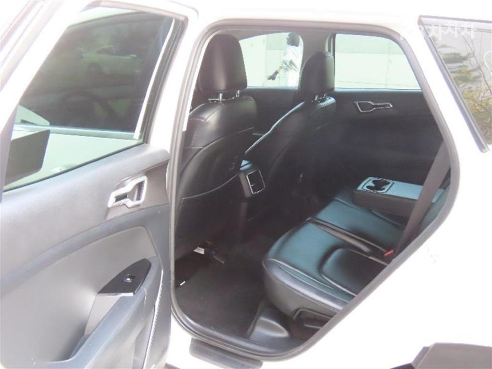 2023 - kia sportage