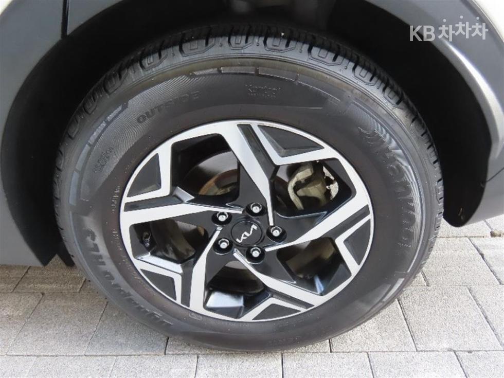 2023 - kia sportage