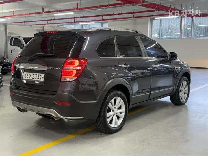 Chevrolet Captiva 2WD LT Premium 5