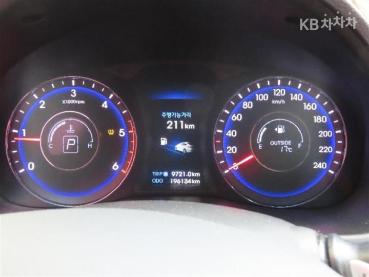 Hyundai i40 Saloon 1.7 VGT D-spec 6