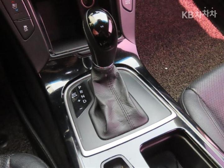 Hyundai i40 Saloon 1.7 VGT D-spec 7