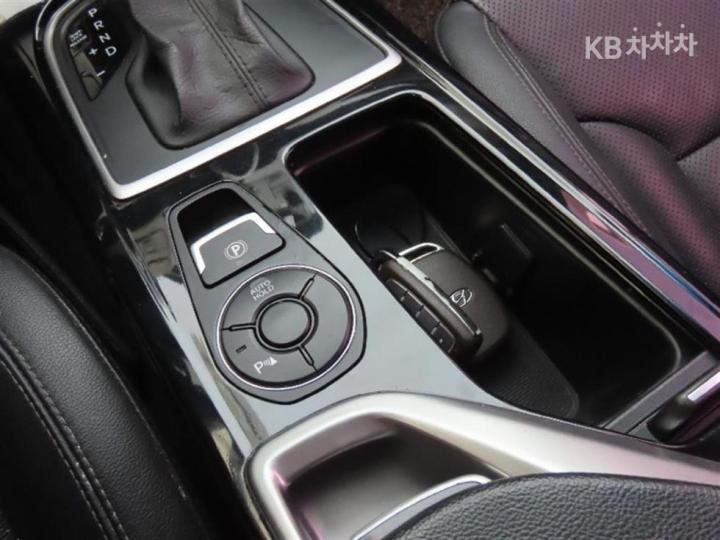 Hyundai i40 Saloon 1.7 VGT D-spec 8