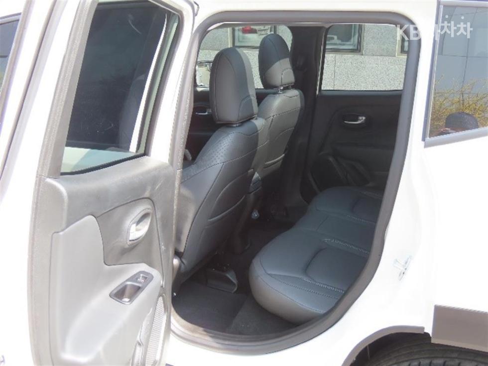 2023 - jeep renegade