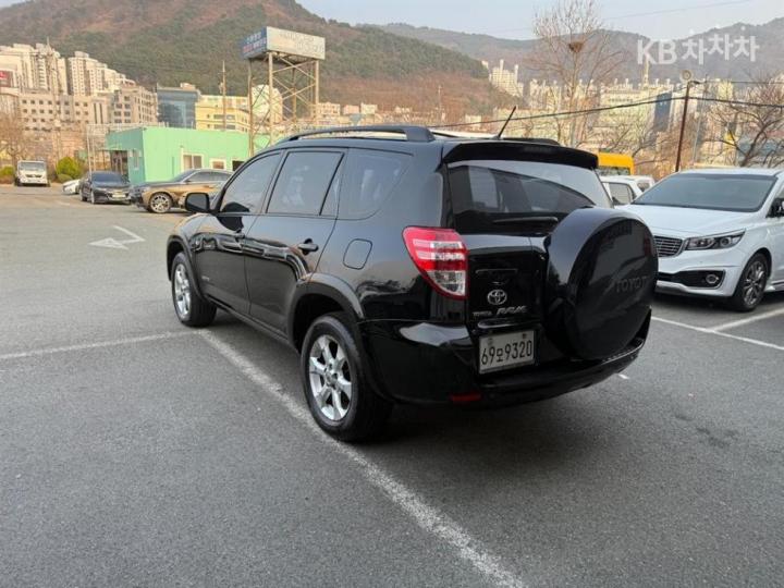 Toyota RAV4 2.5 2WD 7
