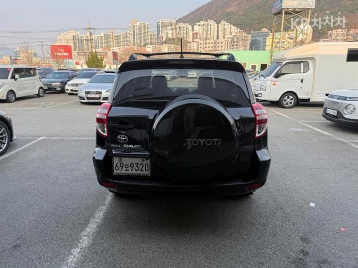 Toyota RAV4 2.5 2WD 6