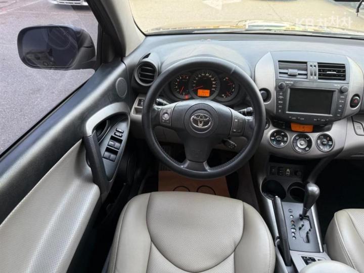 Toyota RAV4 2.5 2WD 10