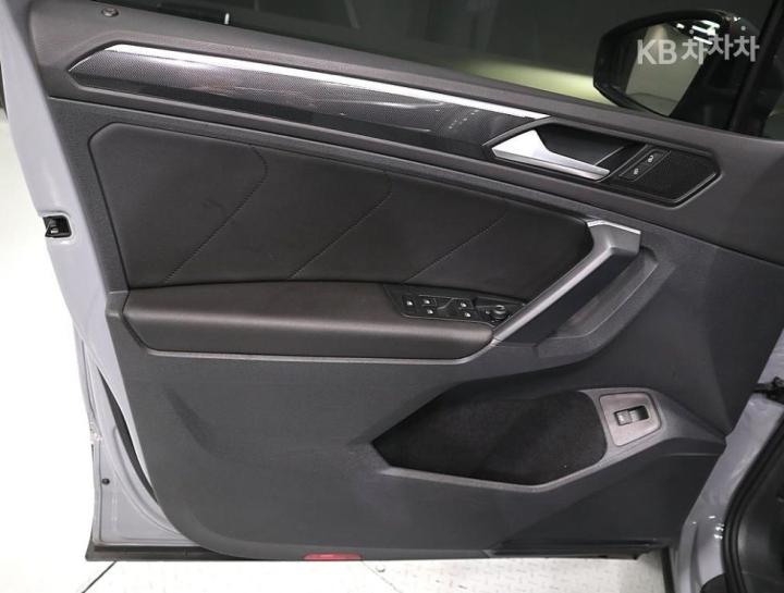 Volkswagen Tiguan 2.0 TDI 4Motion Prestige 9