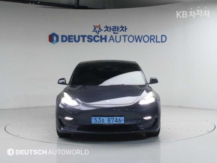 Tesla Model 3 Long Range 4