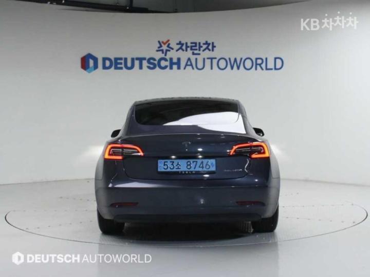 Tesla Model 3 Long Range 5