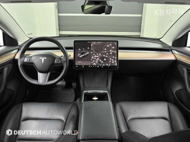 Tesla Model 3 Long Range 8