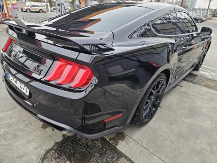 Ford Mustang Coupe 3