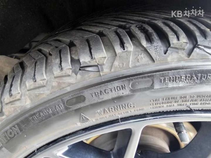 Ford Mustang Coupe 6