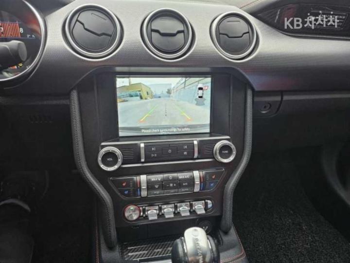 Ford Mustang Coupe 7