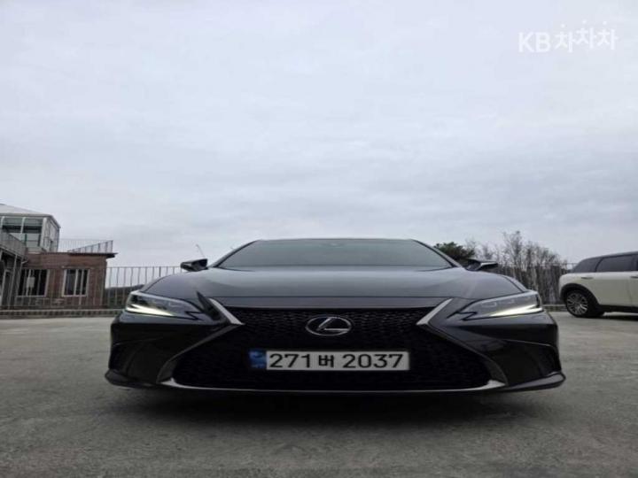 Lexus ES New Generation 300h Executive 2