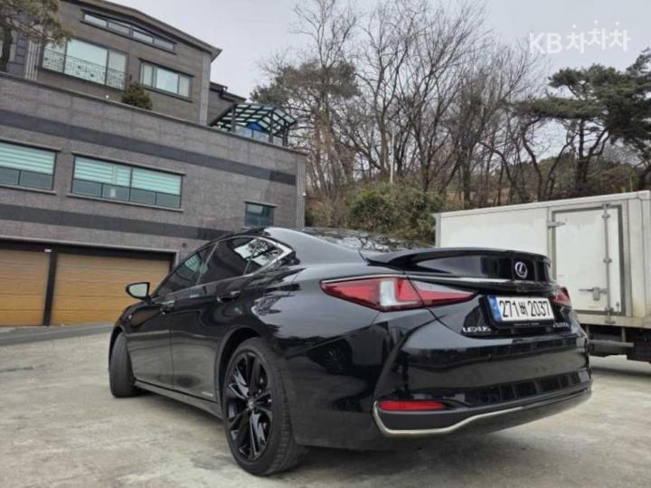 Lexus ES New Generation 300h Executive 7