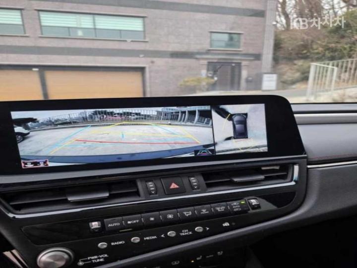 Lexus ES New Generation 300h Executive 10