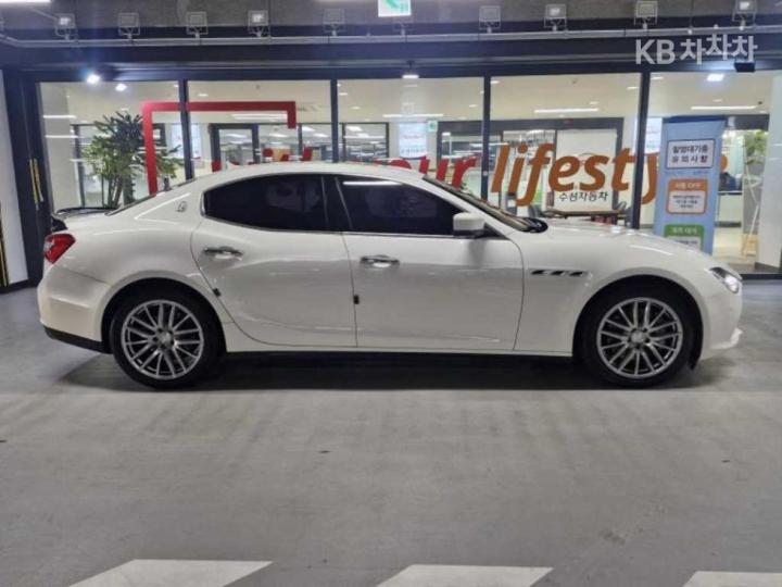 Maserati Ghibli 3.0 V6 4