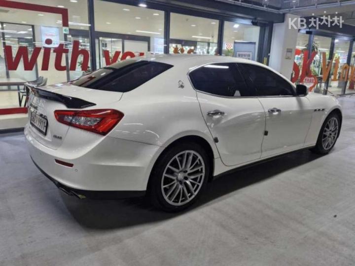 Maserati Ghibli 3.0 V6 5