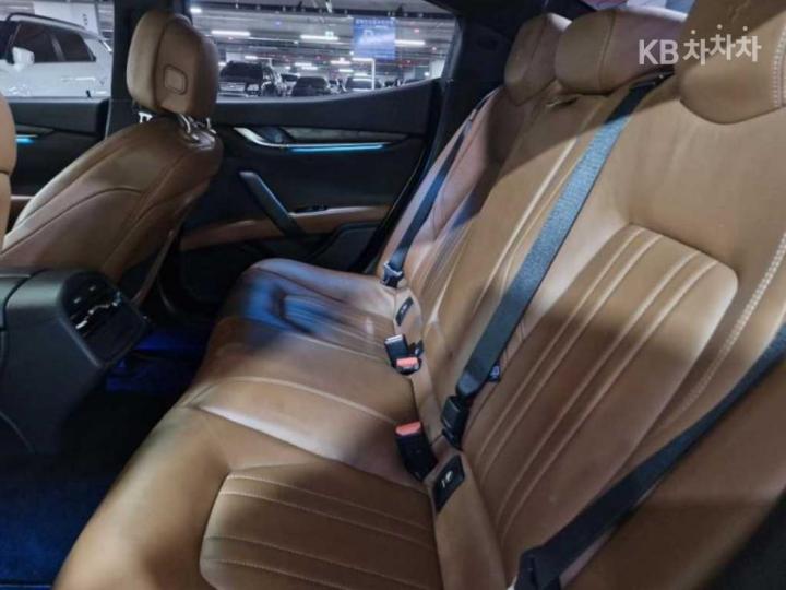 Maserati Ghibli 3.0 V6 8