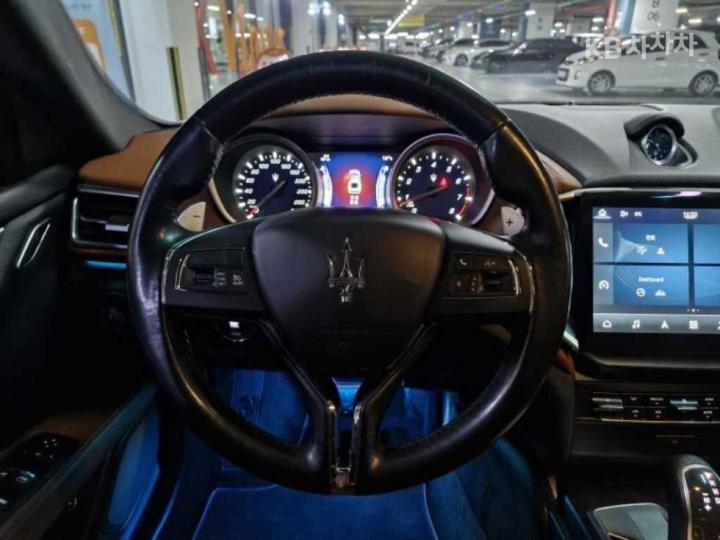 Maserati Ghibli 3.0 V6 9