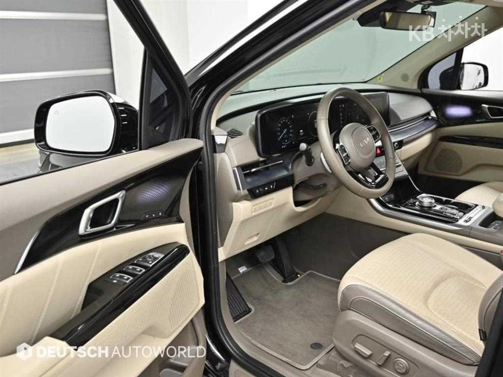 2023 - kia carnival