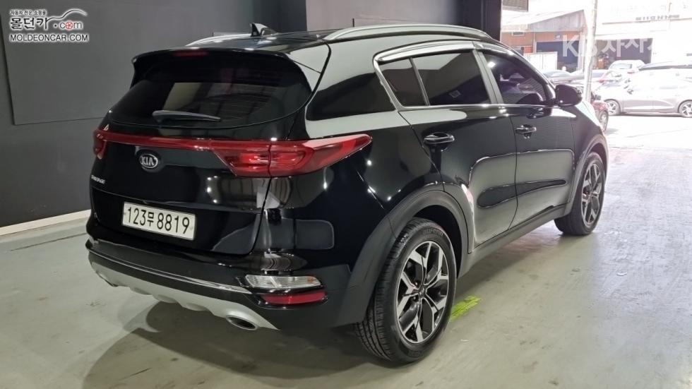 2021 - kia sportage