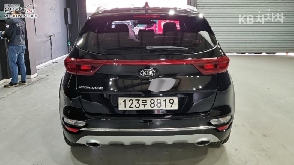 2021 - kia sportage