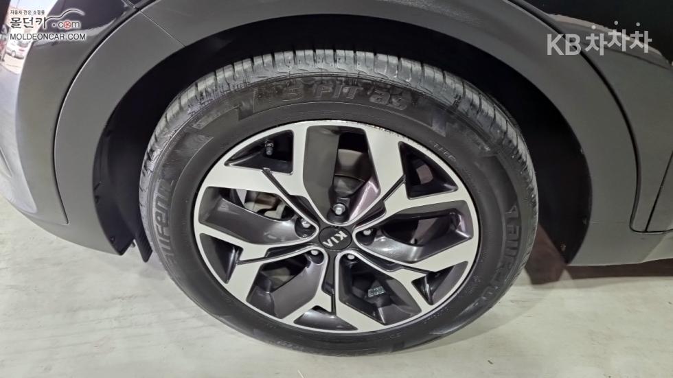2021 - kia sportage