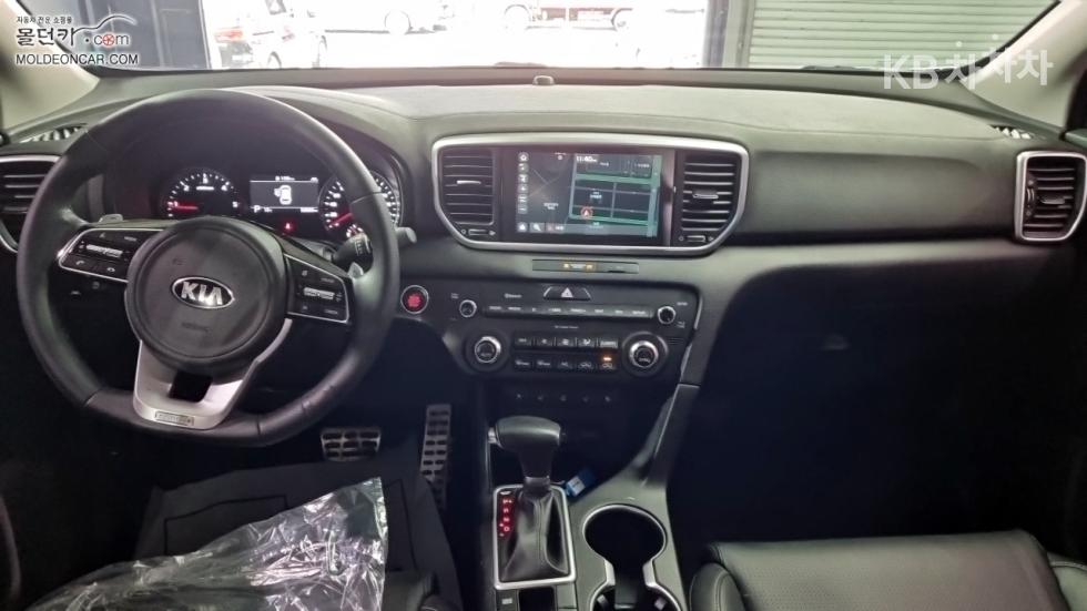 2021 - kia sportage