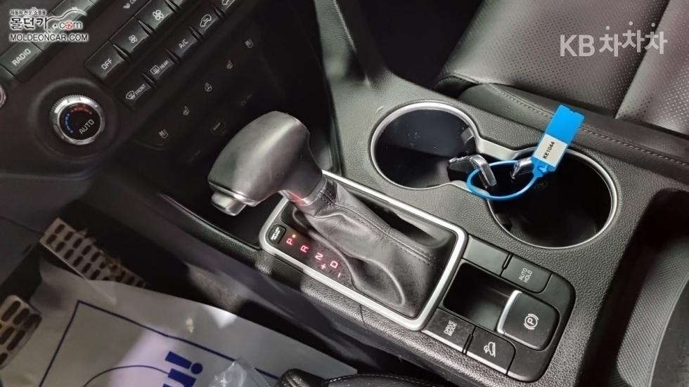 2021 - kia sportage