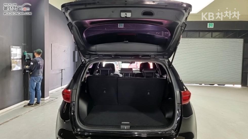 2021 - kia sportage