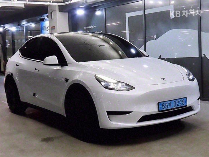 Tesla Model Y RWD Base Type