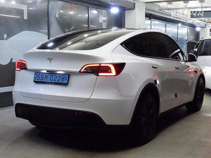Tesla Model Y RWD Base Type 5