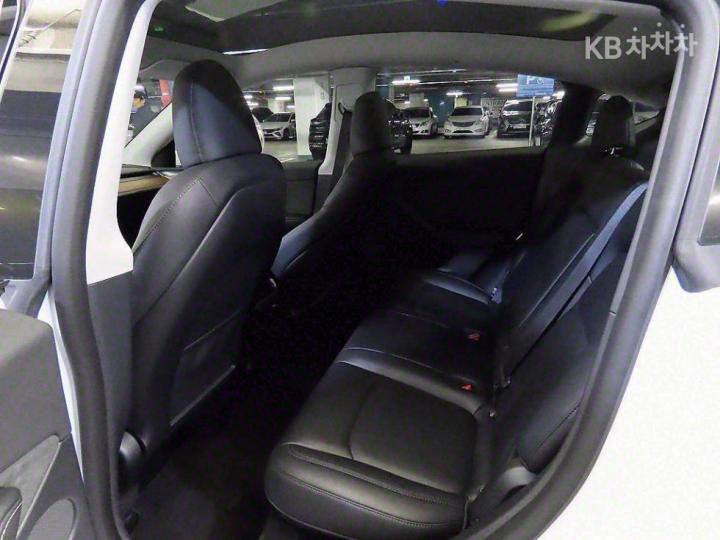 Tesla Model Y RWD Base Type 8