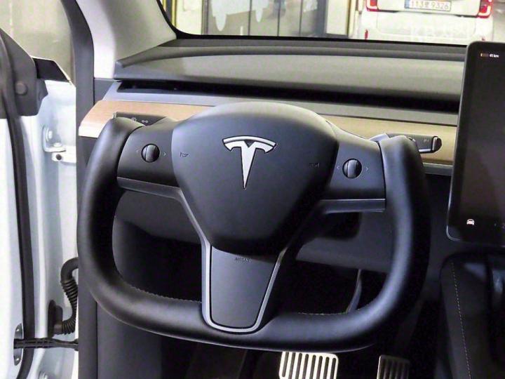 Tesla Model Y RWD Base Type 9