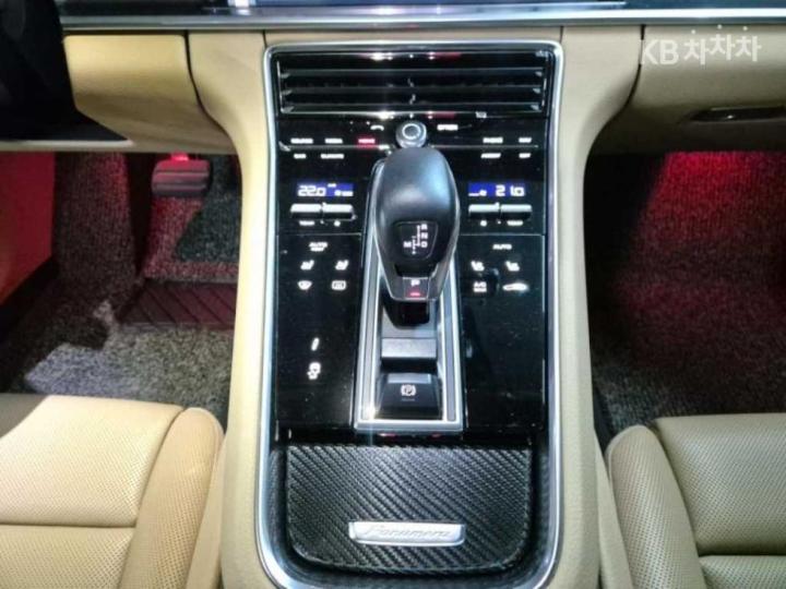 Porsche Panamera 971 3.0 4 Base Type 9