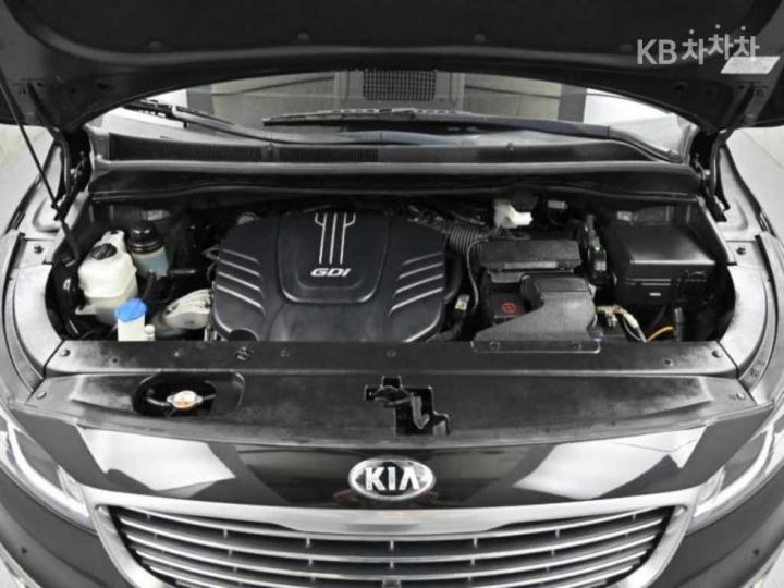 Kia Carnival 3.3 Gasoline High Limousine President 7