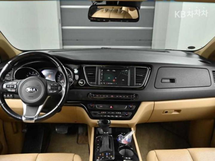 Kia Carnival 3.3 Gasoline High Limousine President 8