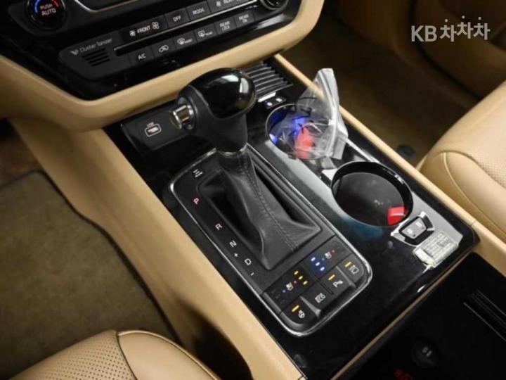 Kia Carnival 3.3 Gasoline High Limousine President 10