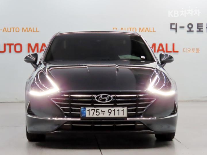 Hyundai Sonata DN8 2.0 Premium Family 2