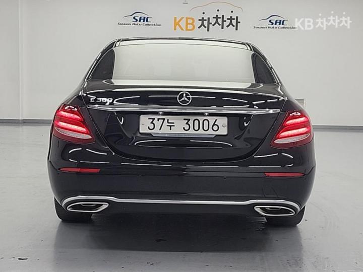 Mercedes-Benz E-Class W213 E300 Avantgarde 4