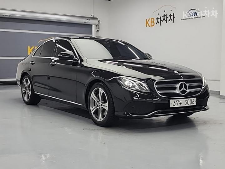 Mercedes-Benz E-Class W213 E300 Avantgarde 5